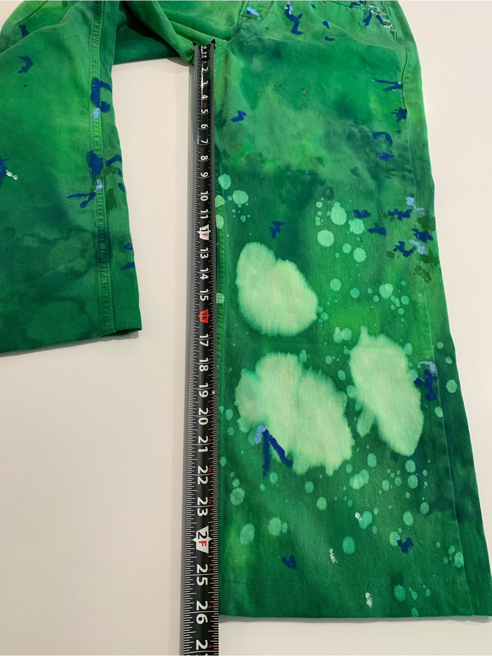 Good American Good 90s Tie-Dye Green Painted Artistic Jeans HEMMED 26”, 10 / 30 - Picture 8 of 11